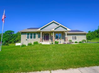 581 Glenmeadow St, River Falls, WI 54022