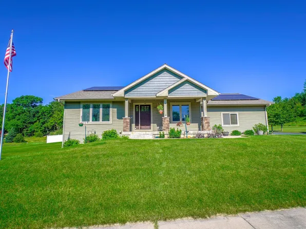 581 Glenmeadow St, River Falls, WI 54022
