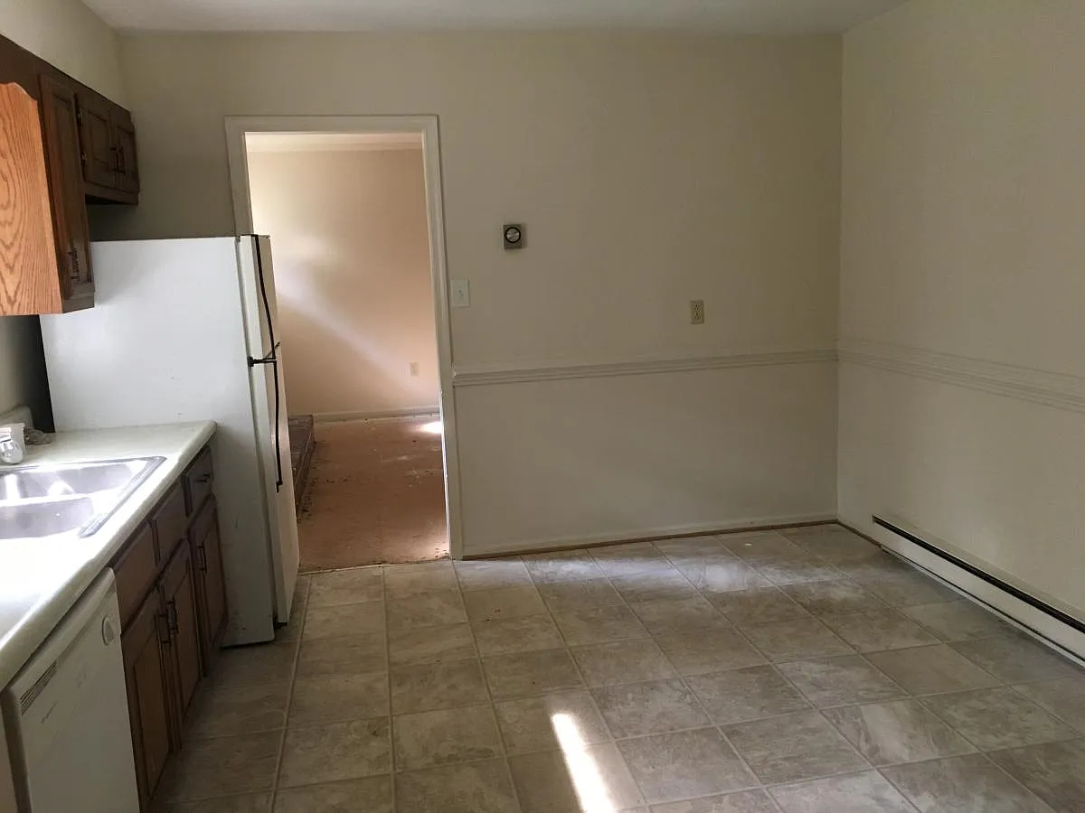 3 bed, 1414 sqft, $1,800 — Photo 4