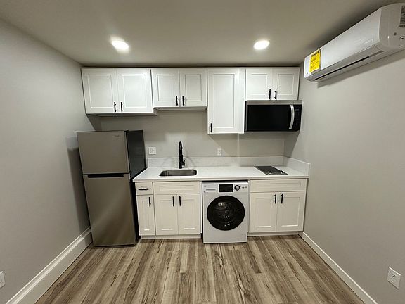 4th image of 4148 Van Dyke Ave #A