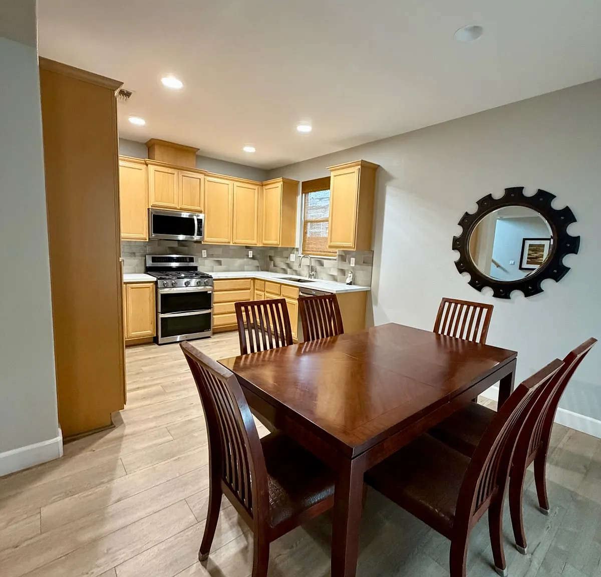 3 bed, 2.5 bath, 1626 sqft, $2,800 — Photo 2