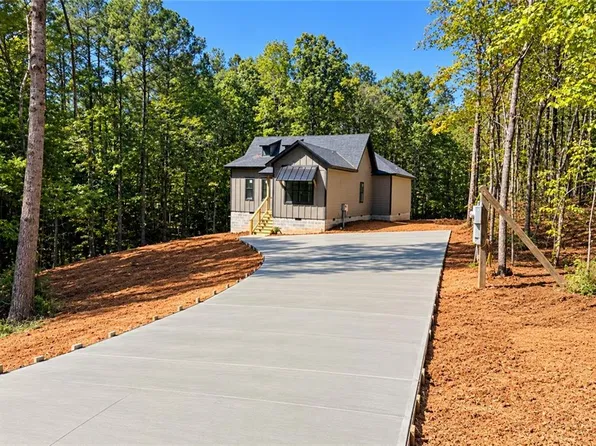 11 County Road 2093, Valley, AL 36854