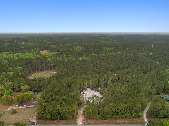 4th image of 835 Indian Hut Rd.