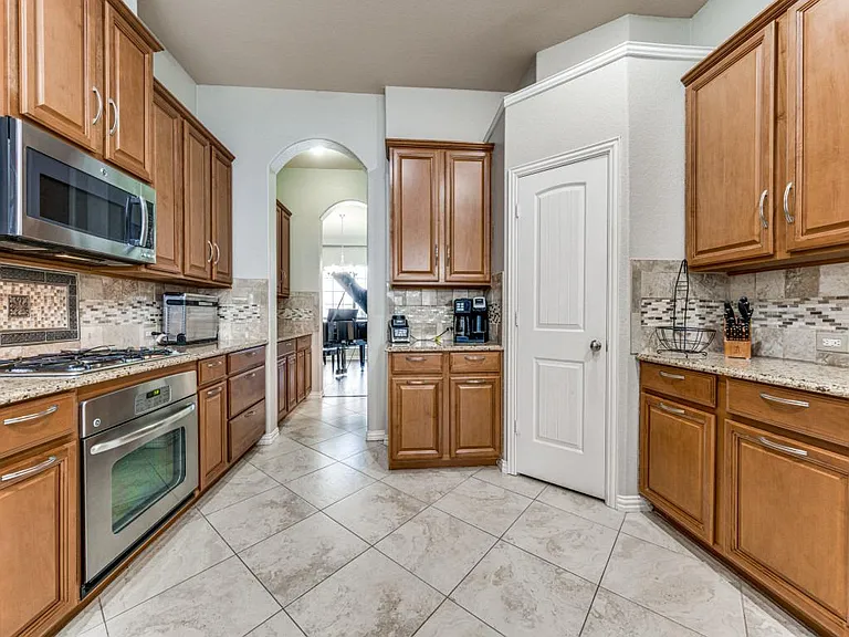 360 Falstaff Dr — Photo 22