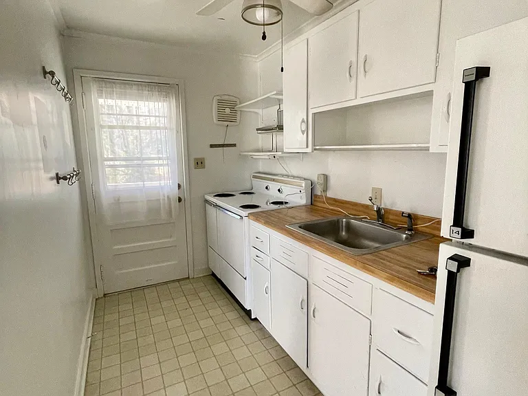 711 Daniels St #C — Photo 8