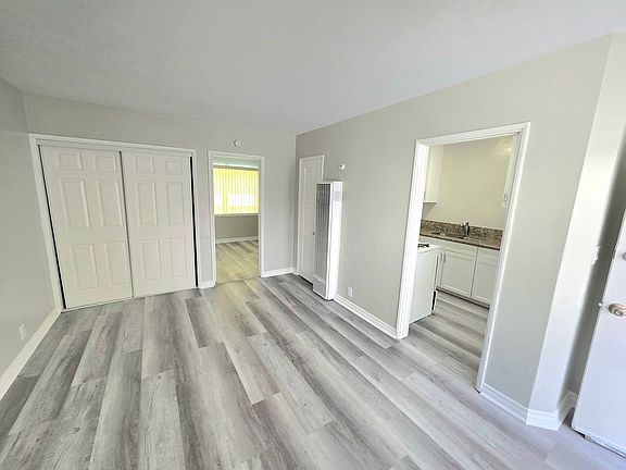 2nd image of 2127-2131 Pacific Ave #21315-02