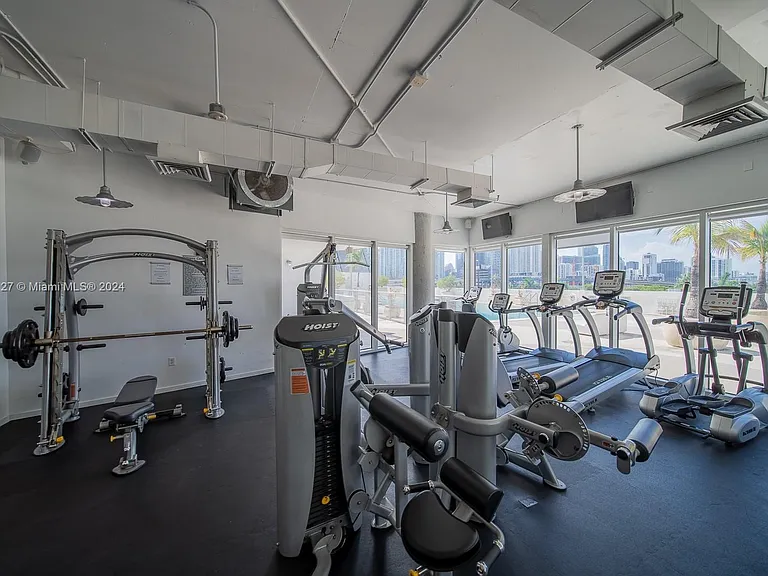 10 SW South River Dr #10 — Photo 6