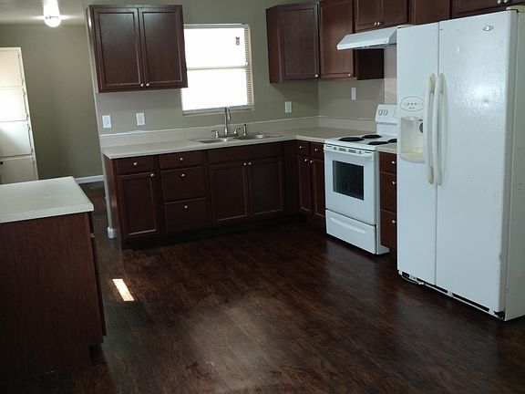 2nd image of 1307 Queen Elizabeth Cir