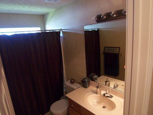 5th image of 313 N Jasmine Dr