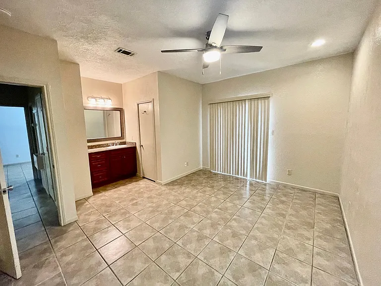 421 W San Antonio St #J1 — Photo 13