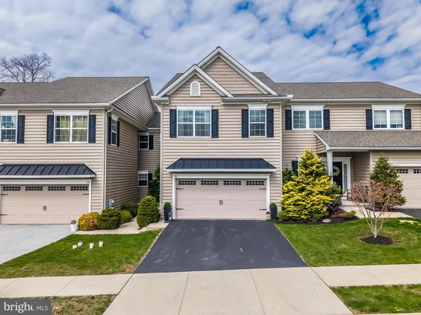 32 New Village Greene Dr, Honey Brook, PA 19344