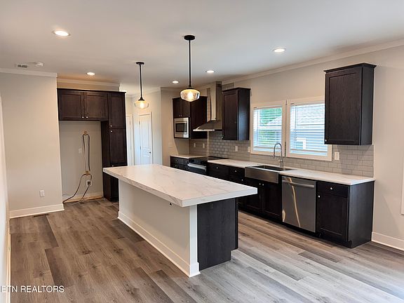 3rd image of 3736 Crimson Clover Ln