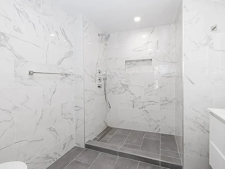 224 W 20th St #2 — Photo 11