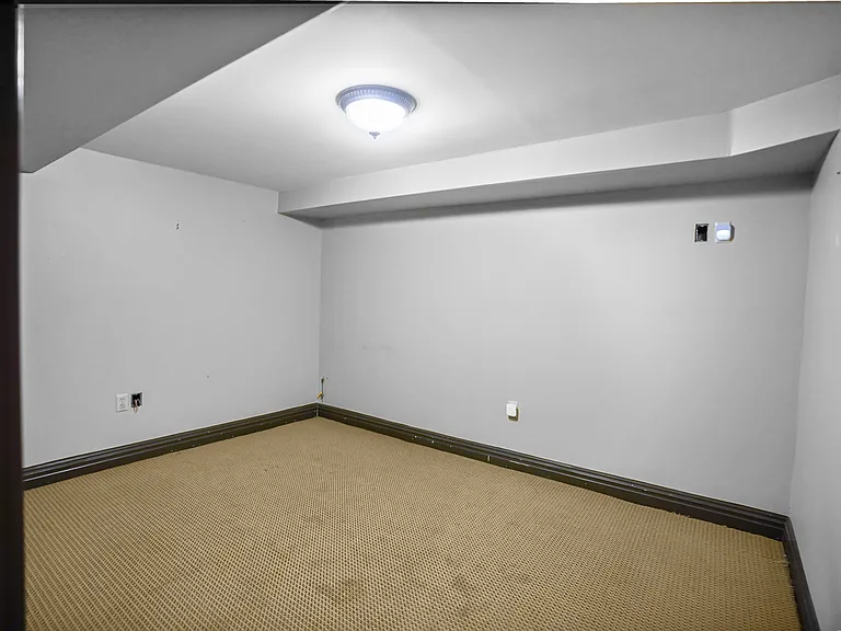 38 Carlson Ct — Photo 18