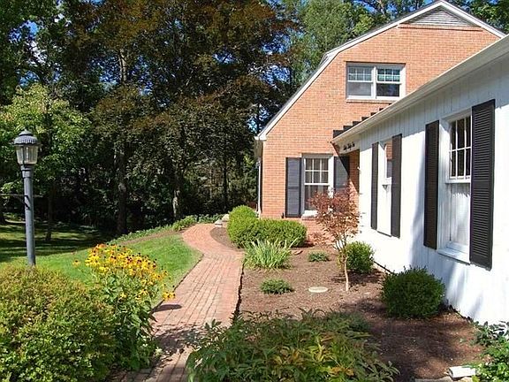 3rd image of 3035 Fairlane Dr