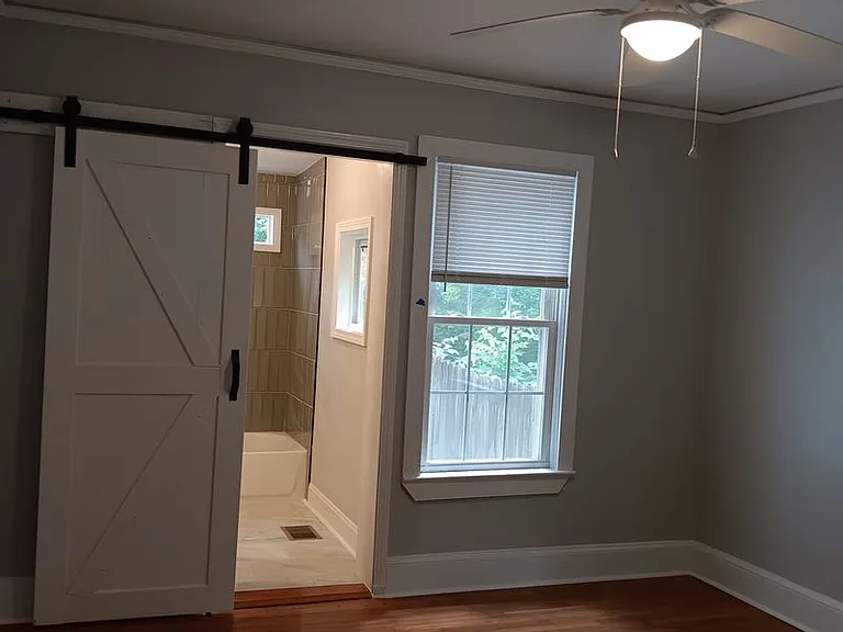 246 Mathewson Pl SW — Photo 11