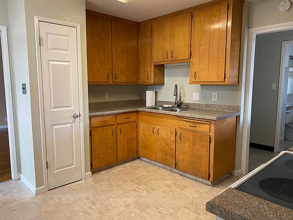 4th image of 2039 W Pine St