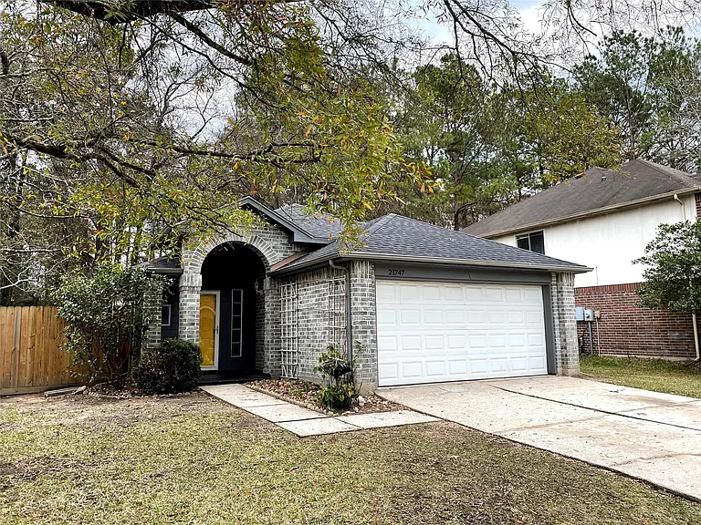 21747 Deep Pines Dr — Photo 1
