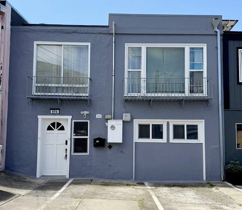 1st image of 896 Lausanne Ave