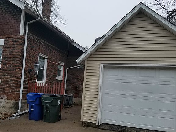 Detached Garage