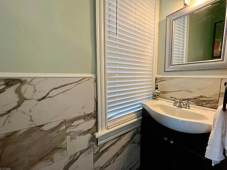 105 N Windsor Ave — Photo 9