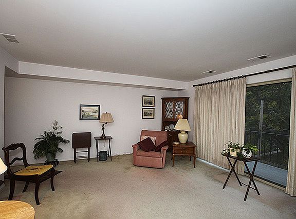 3rd image of 227 Elgin Ave APT 3F