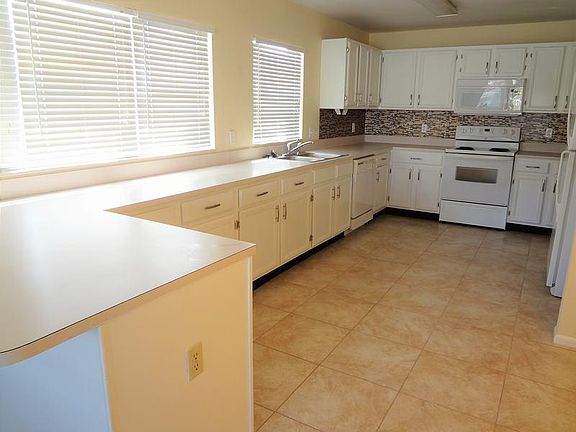 5th image of 4800 Jamaica Ln
