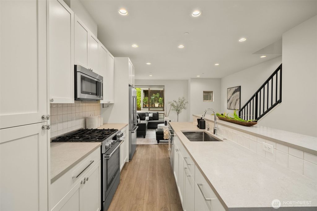 Apartment in Seattle - More
