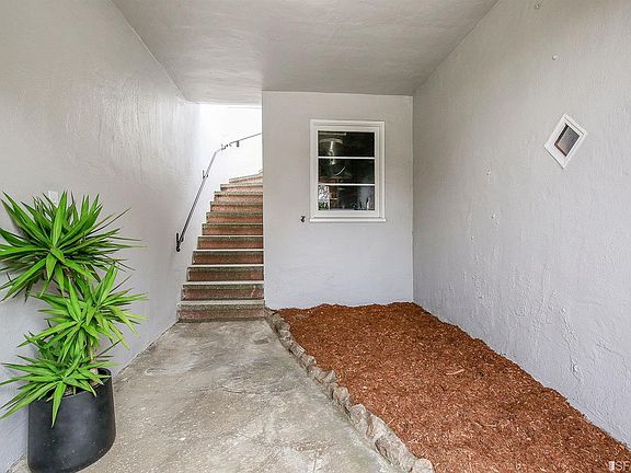4th image of 36 Ashton Ave
