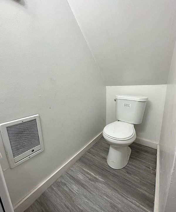 2nd image of 1 Amsterdam Cmns #1