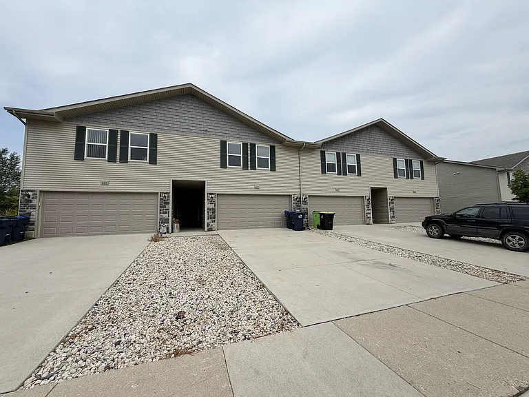 619 McKay Way — Photo 2