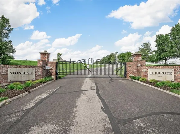 23 Stonegate Estates Dr, Hawk Point, MO 63349