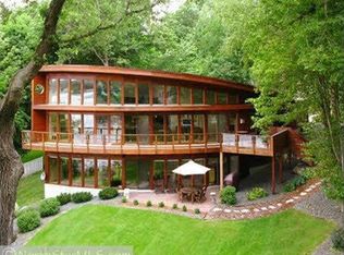 5110 Saint Albans Bay Rd, Excelsior, MN 55331