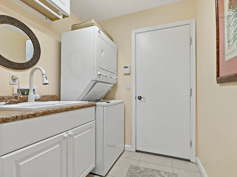 2140 N Maiden Ln — Photo 33