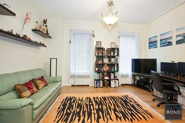 Sold by Bond New York | media 6