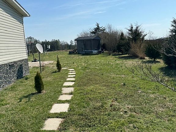 5th image of 51 Lewis Cir
