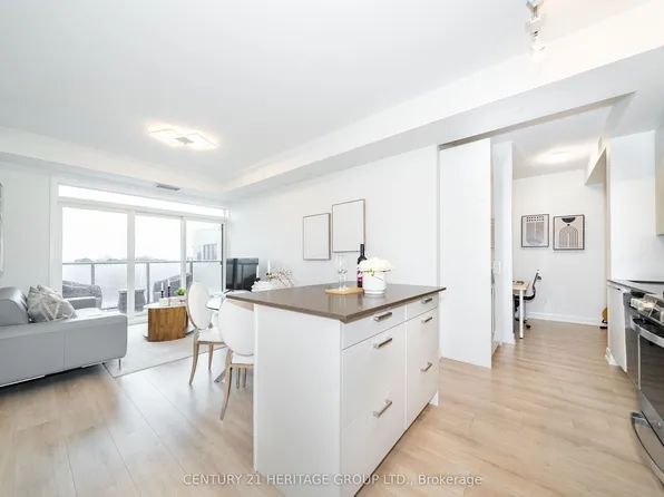 385 Osler St #610, Toronto, ON M6N 0B2