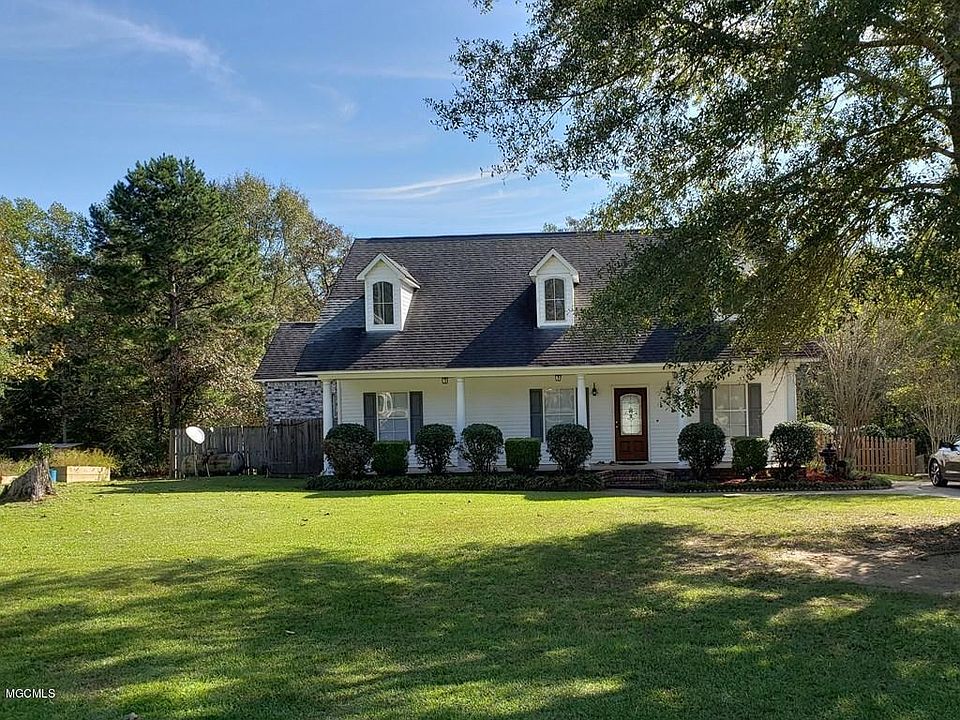 1st image of 127 Hidden Oaks Dr
