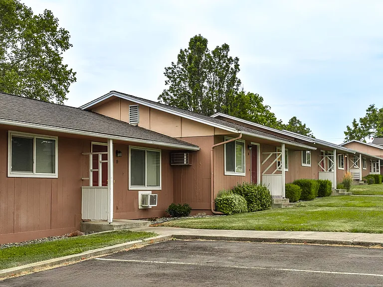 1222 Highland Ave — Photo 2