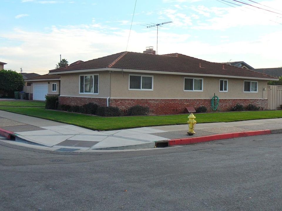 2nd image of 105 S 30th St