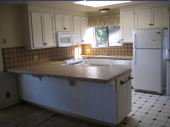5th image of 111 Westmoor Ct