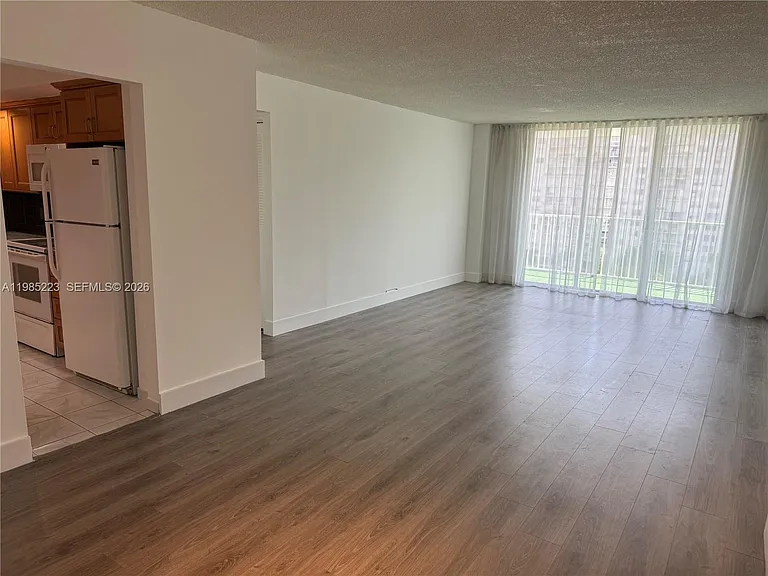 2801 NE 183rd St #912W — Photo 6