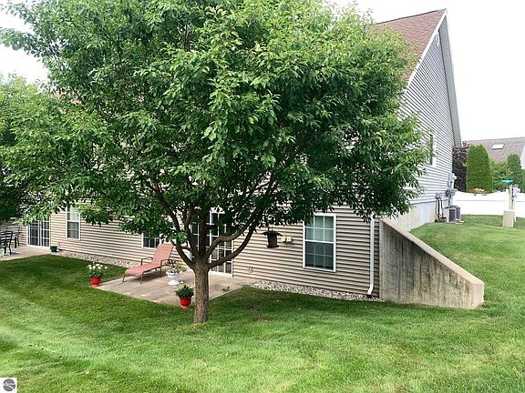 3rd image of 2818 Weatherwood St