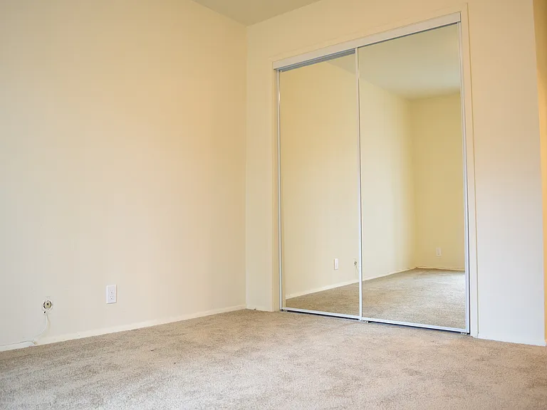 Sixpack Apartments — Photo 13
