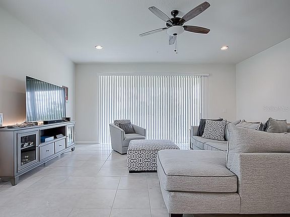 4th image of 1097 Pavia Dr
