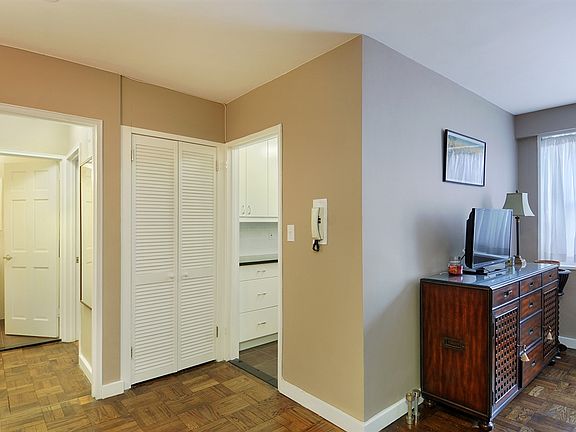 5th image of 165 E 32nd St APT 4A