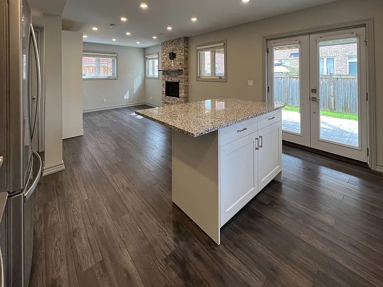 70 Juglans Cres #BASEMENT — Photo 4