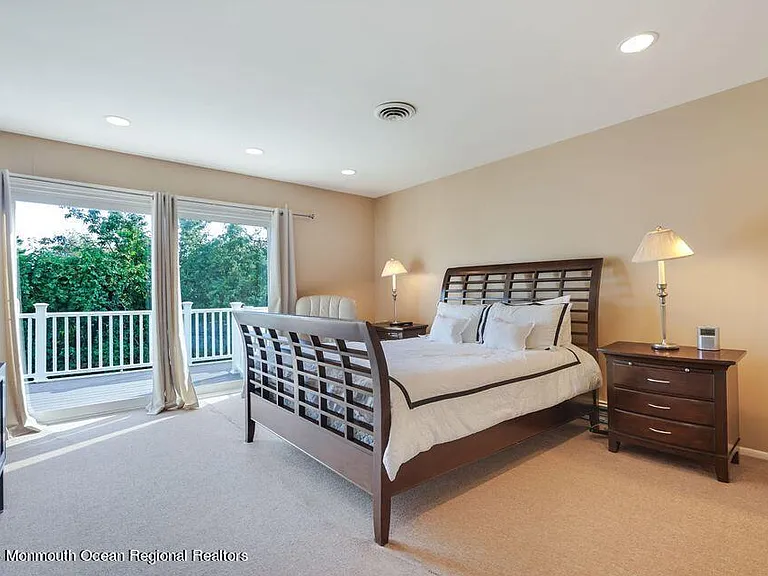45 Roslyn Ct — Photo 9