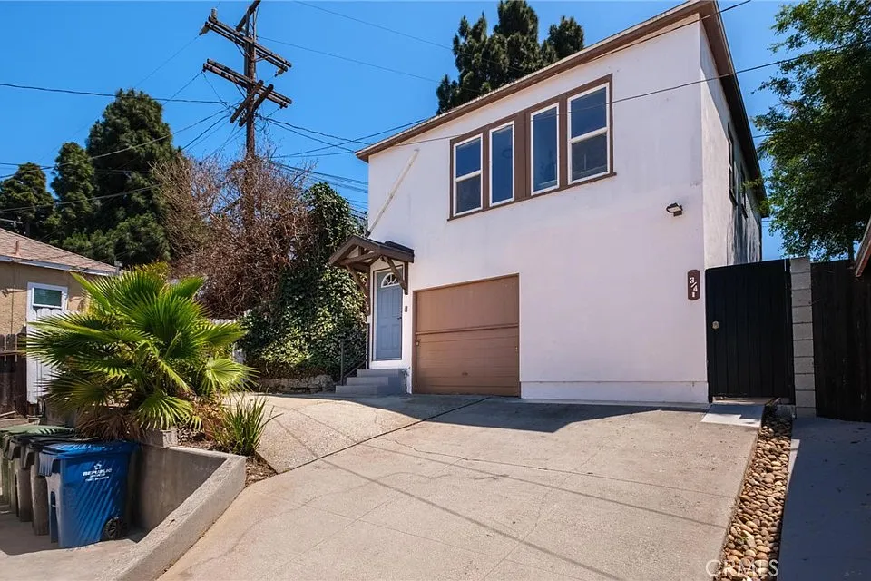 610 E Fairview Blvd #3/4