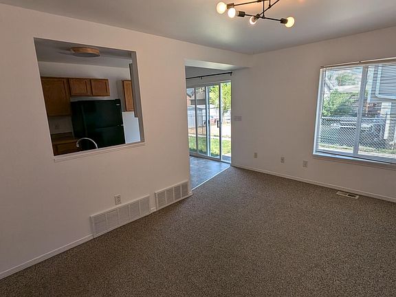 Living room/kitchen/patio
